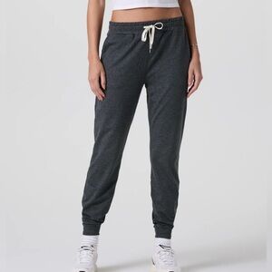 VUORI Charcoal Heather Performance Women’s Joggers Size S